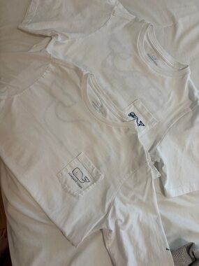 Vineyard Vines White Pocket Tee Pair with Navy Whale Embroidery
